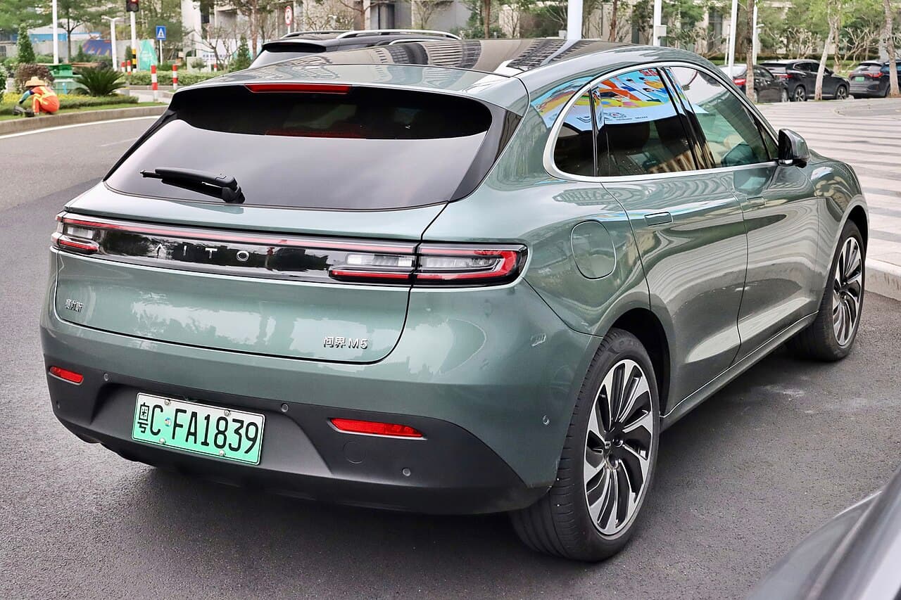AITO M5 الخلف
