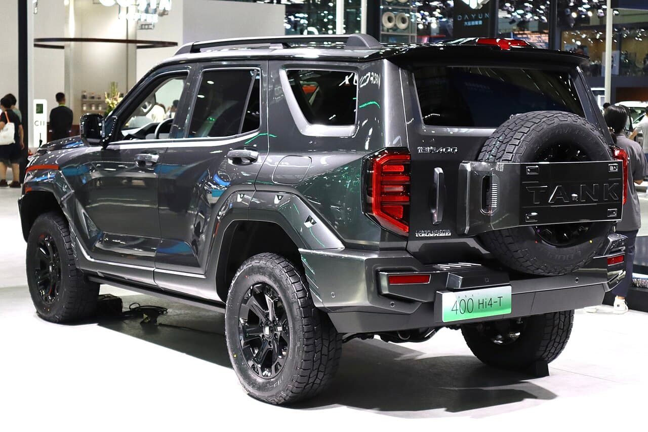 Tank 400 Rear