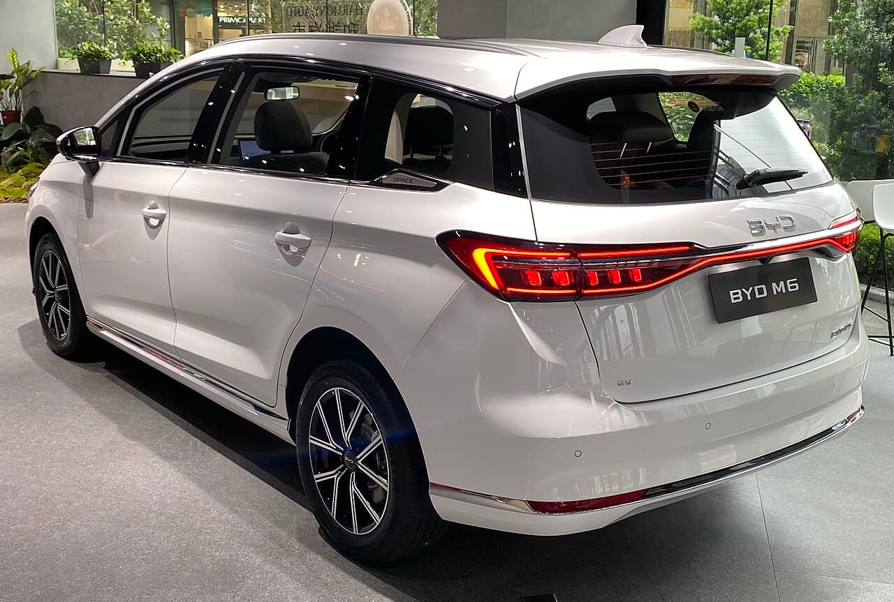 BYD M6 Rear