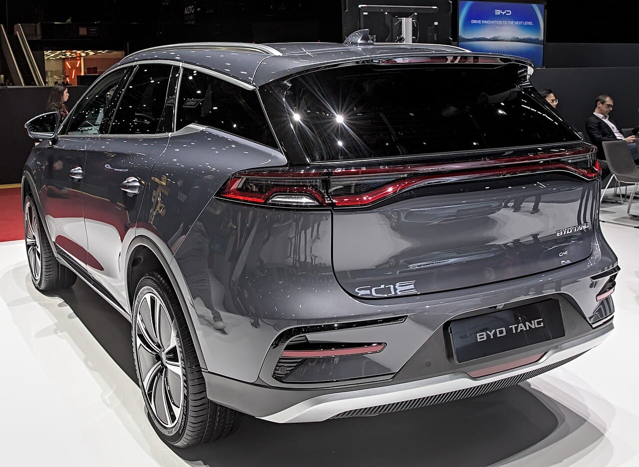 BYD Tang الخلف