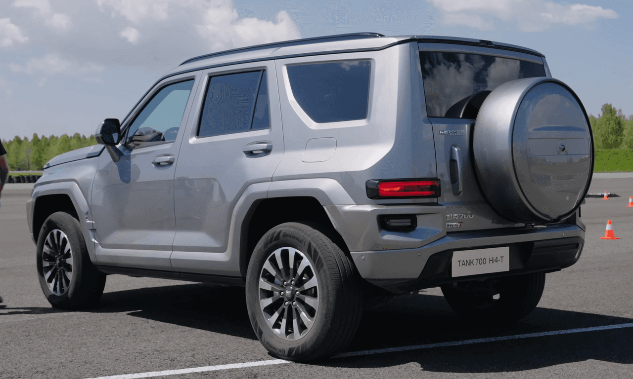 Tank 700 الخلف