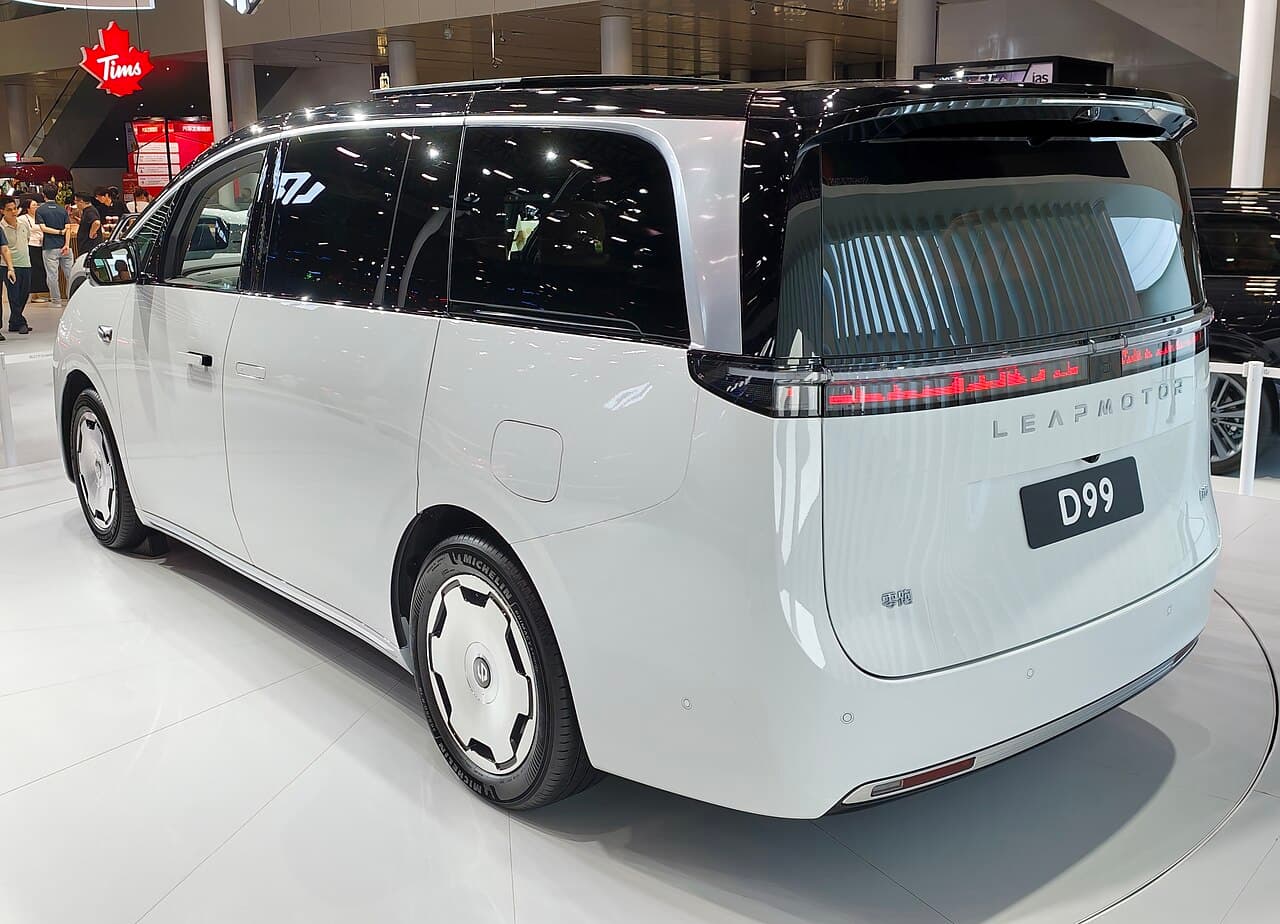 Leapmotor D99 الخلف
