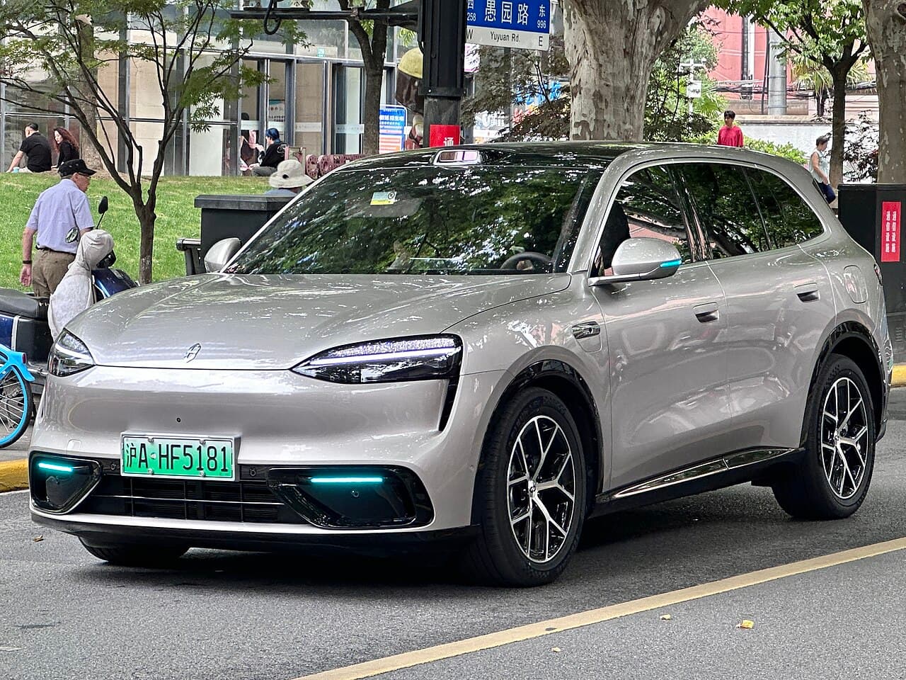 AITO M6 Front