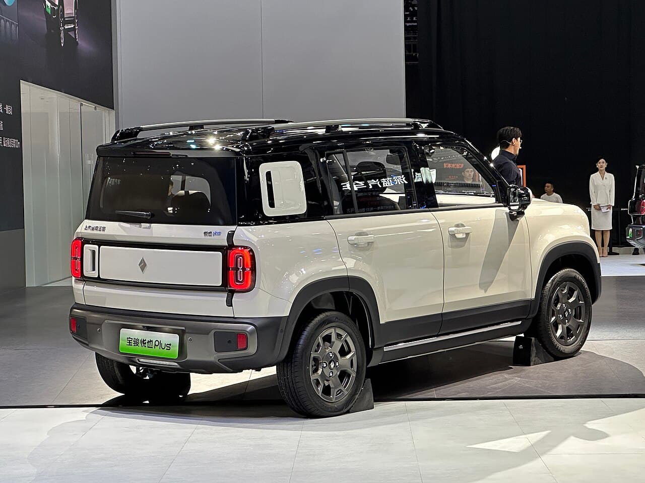 Baojun Yep Plus الخلف