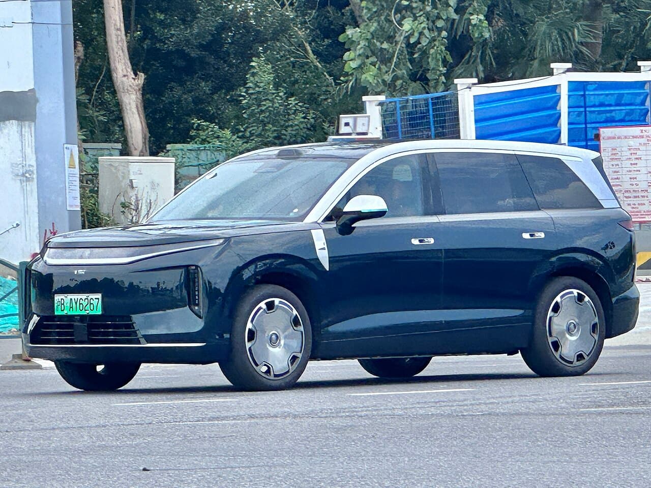 BYD Da Tang EV الأمام