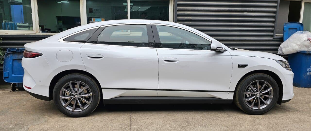 BYD Qin L EV Side