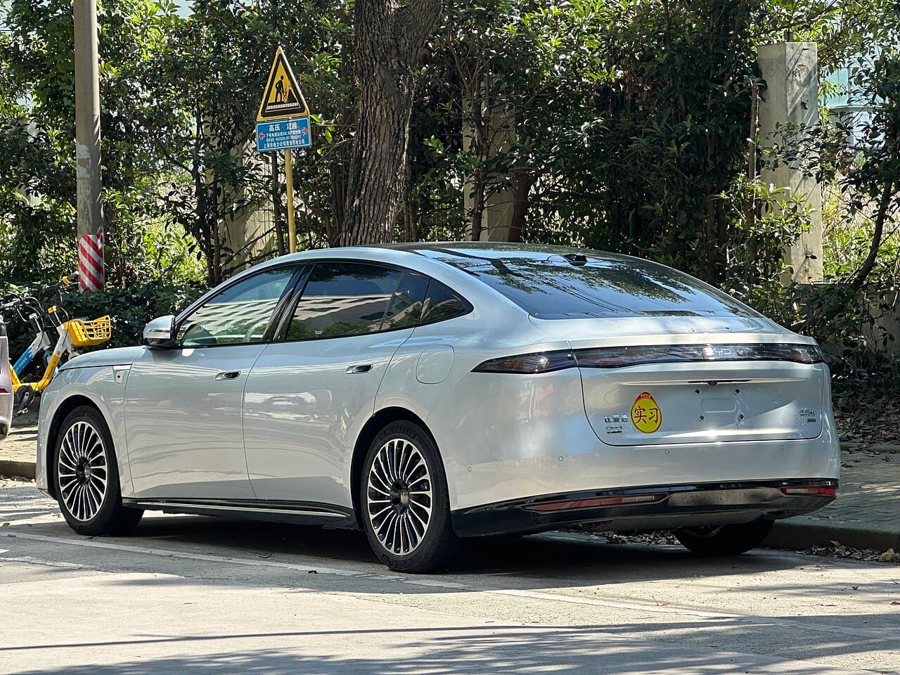 BYD Seal 08 الخلف