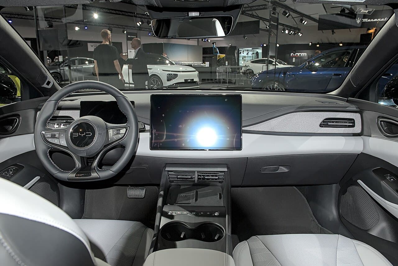 BYD Seal 6 DM-i Touring Interior