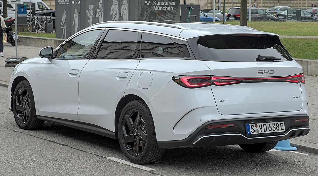 BYD Seal 6 DM-i Touring Rear