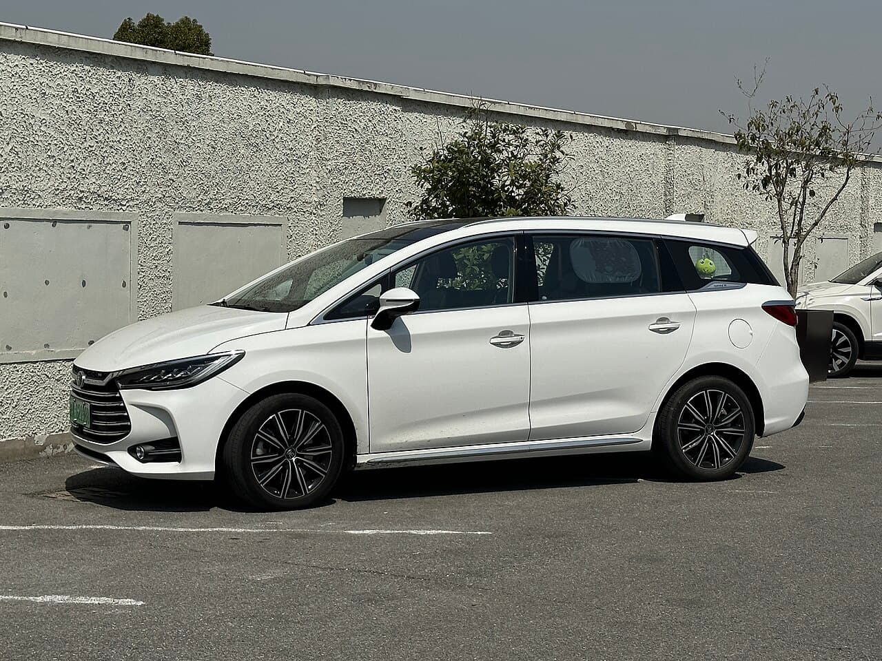 BYD Song MAX DM-i الأمام