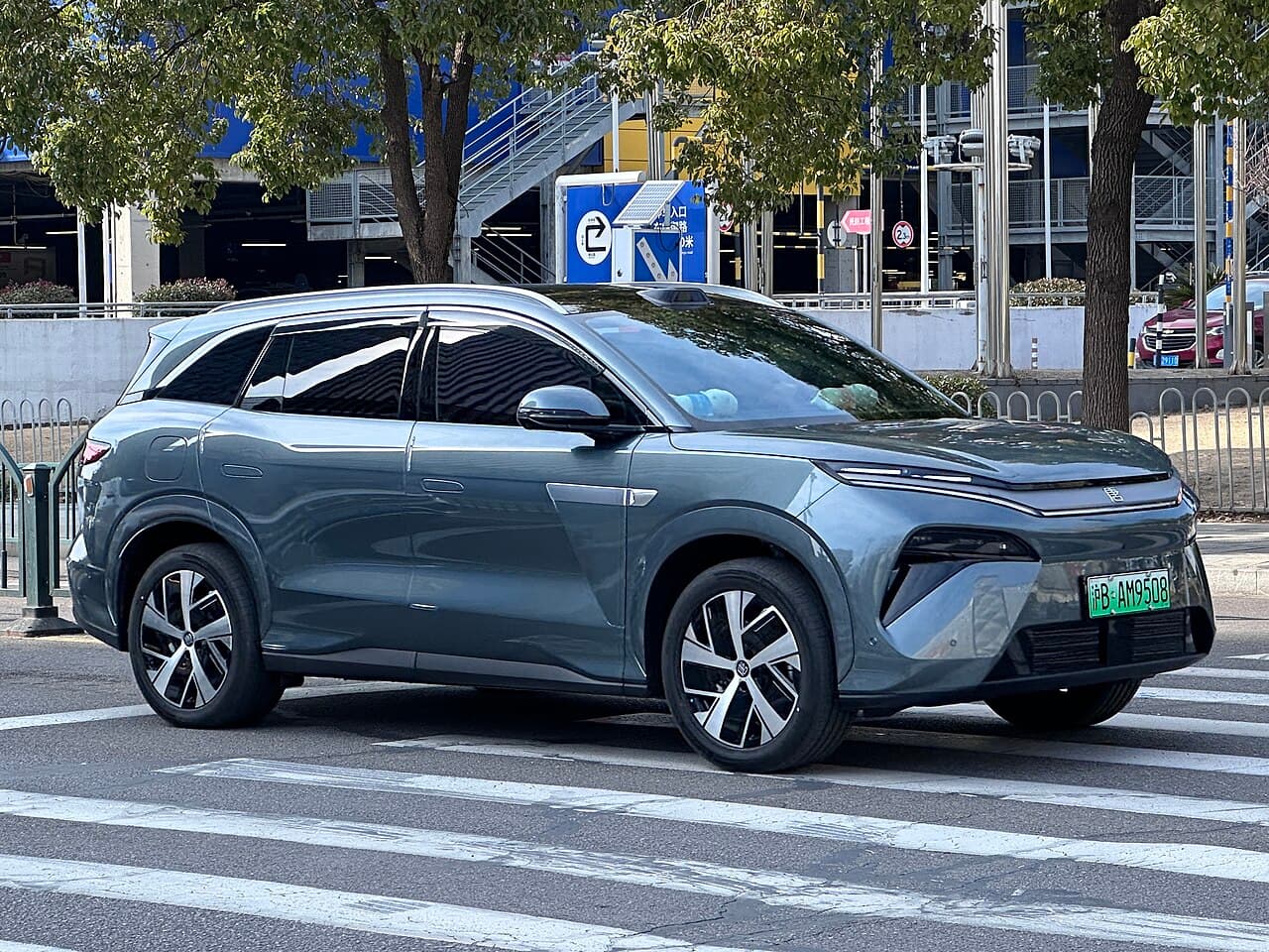 BYD Tang L Side