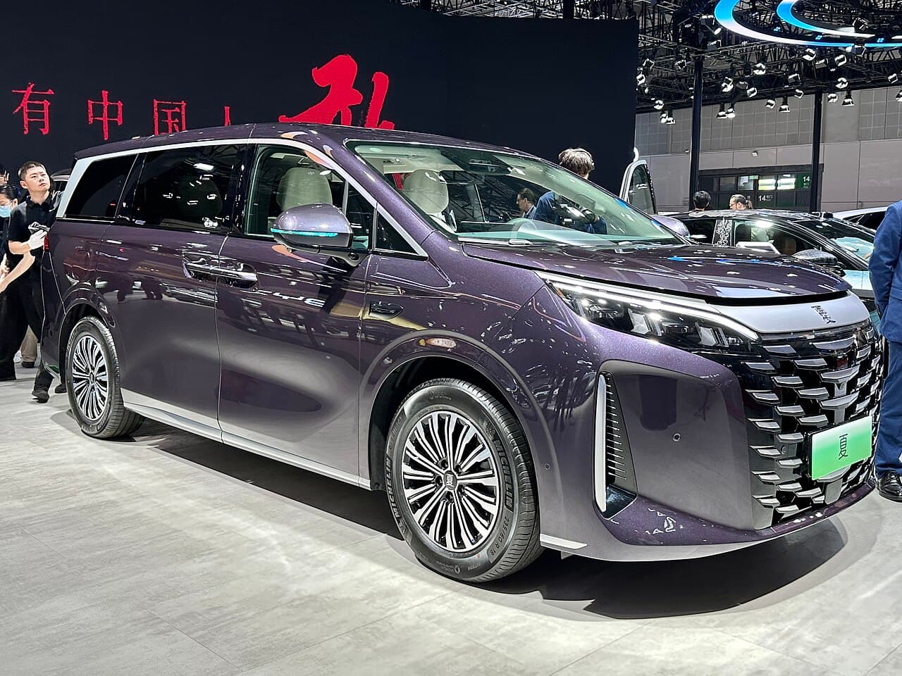 BYD Xia Спереди