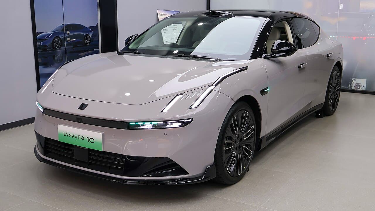 Lynk & Co 10 Front
