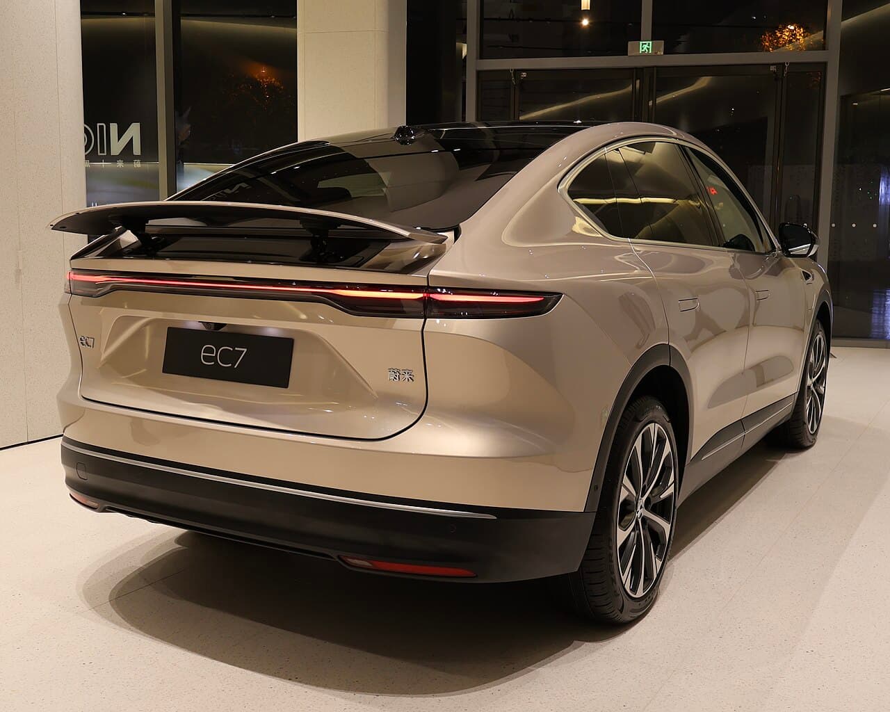 NIO EC7 الخلف