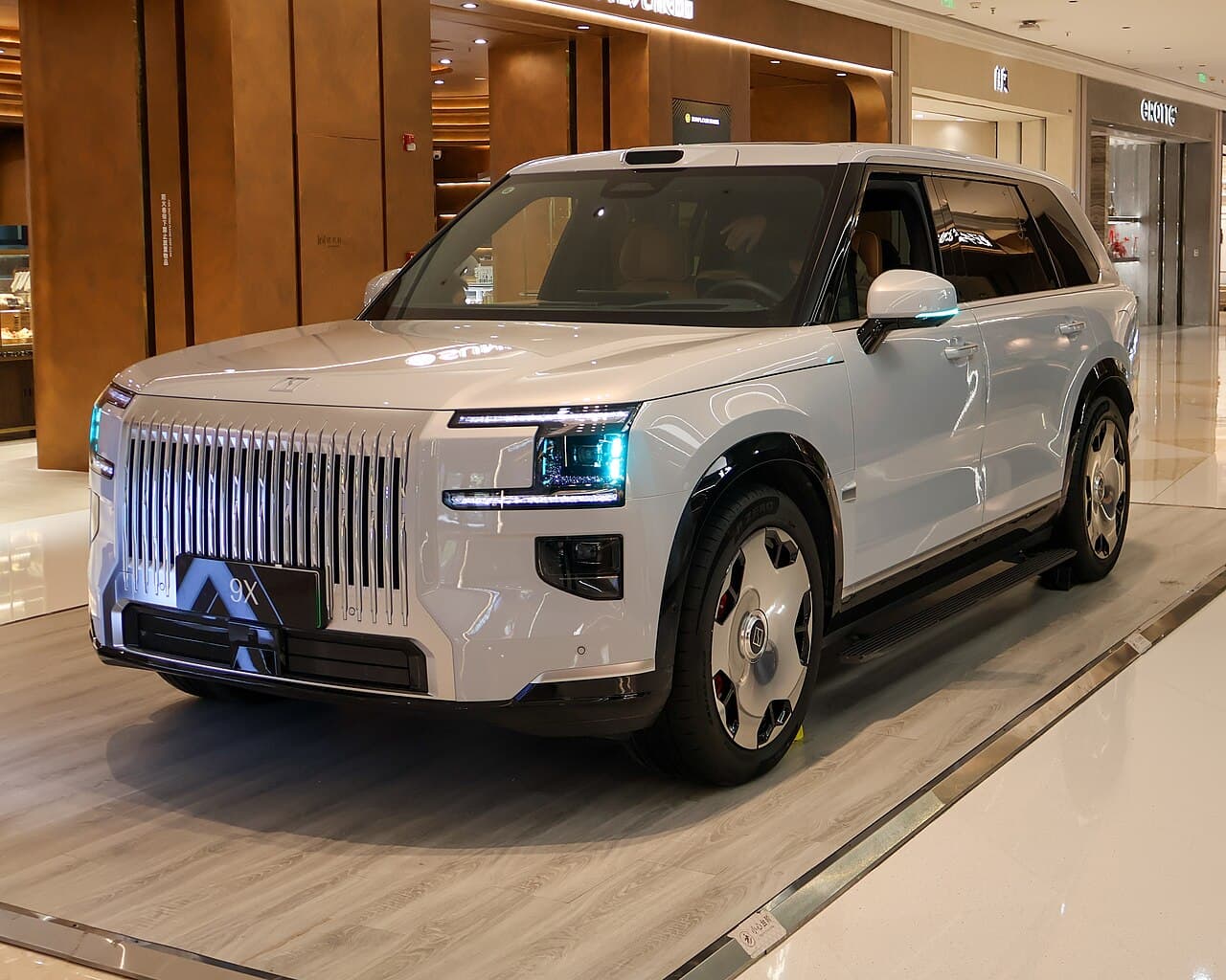 Zeekr 9X الأمام