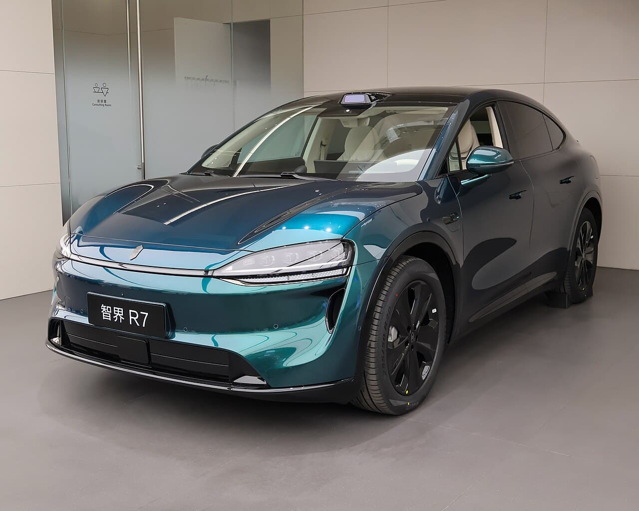 Luxeed R7 Front
