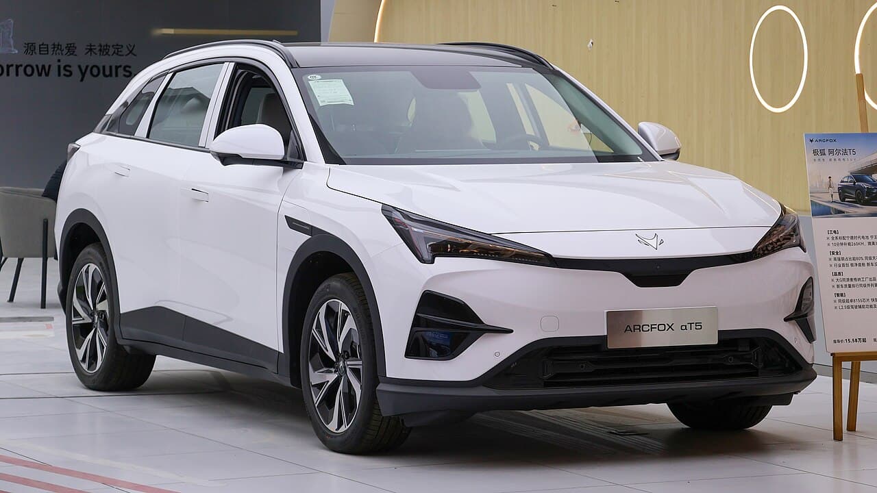 Arcfox Alpha T5 Front