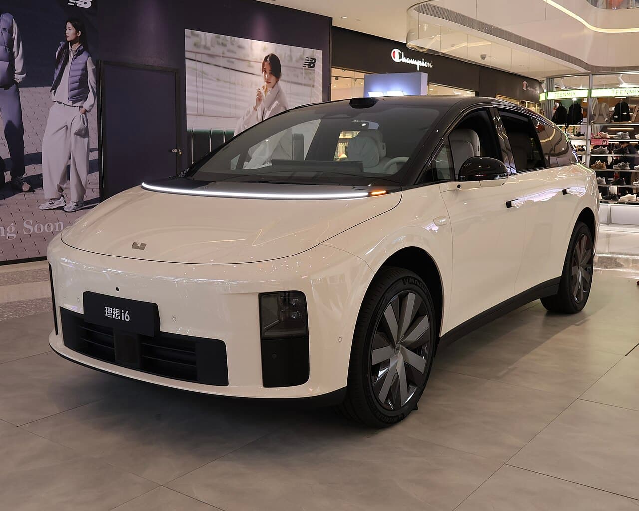 Li Auto i6 الأمام