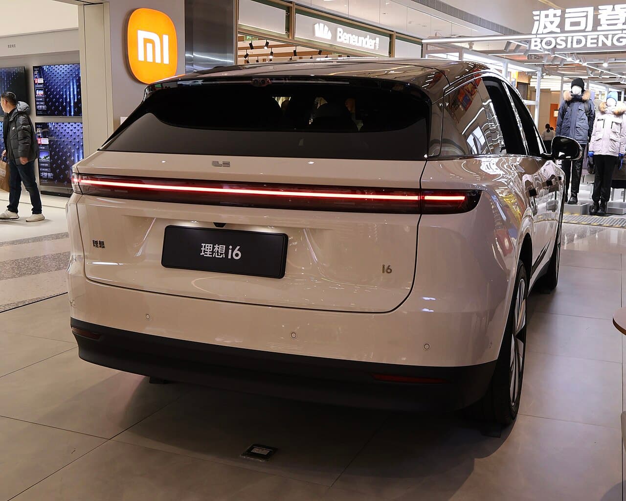 Li Auto i6 الخلف