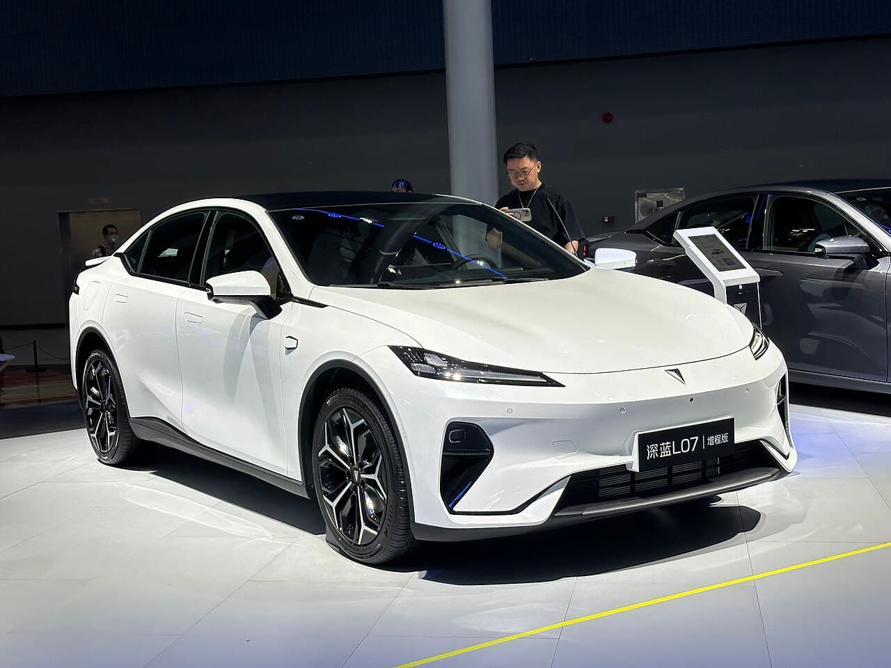 Deepal L07 الأمام