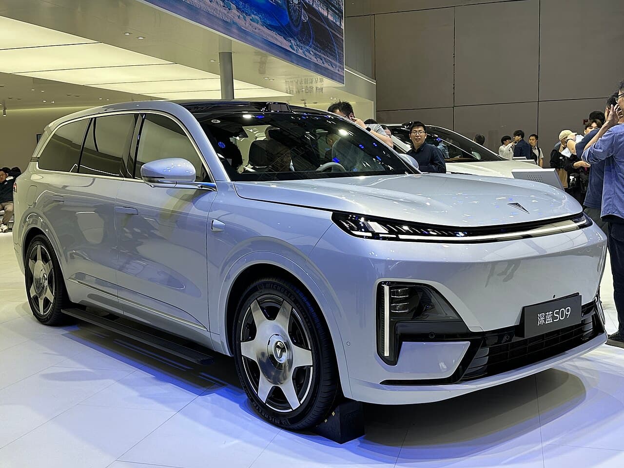 Deepal S09 الأمام
