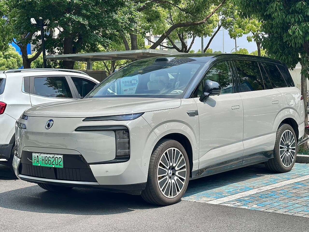 Denza N8L Avant