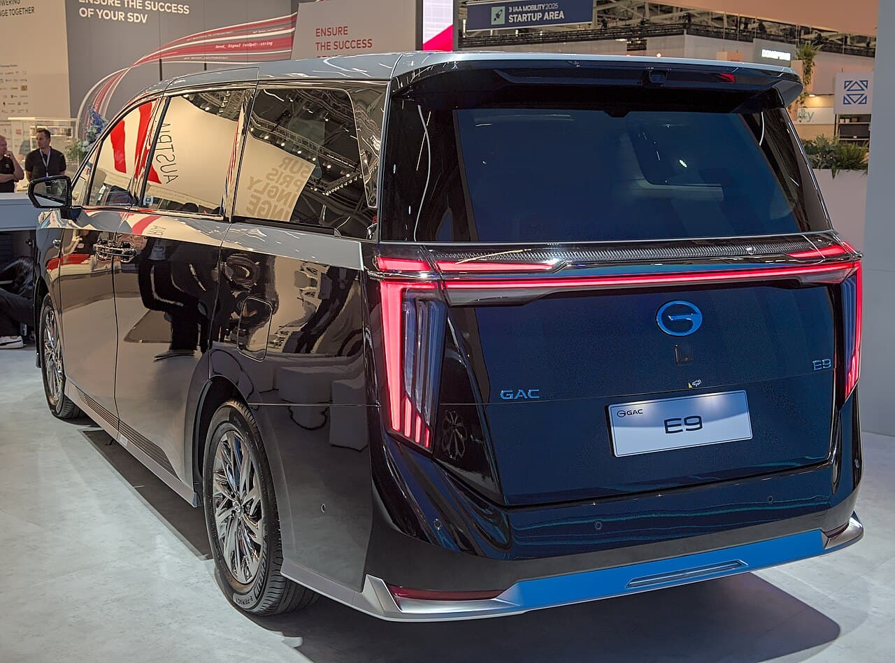 Trumpchi E9 الخلف