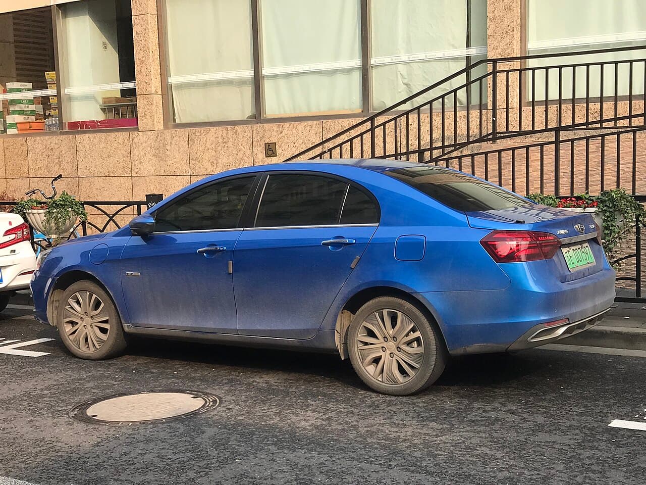 Geely Emgrand EV Arrière