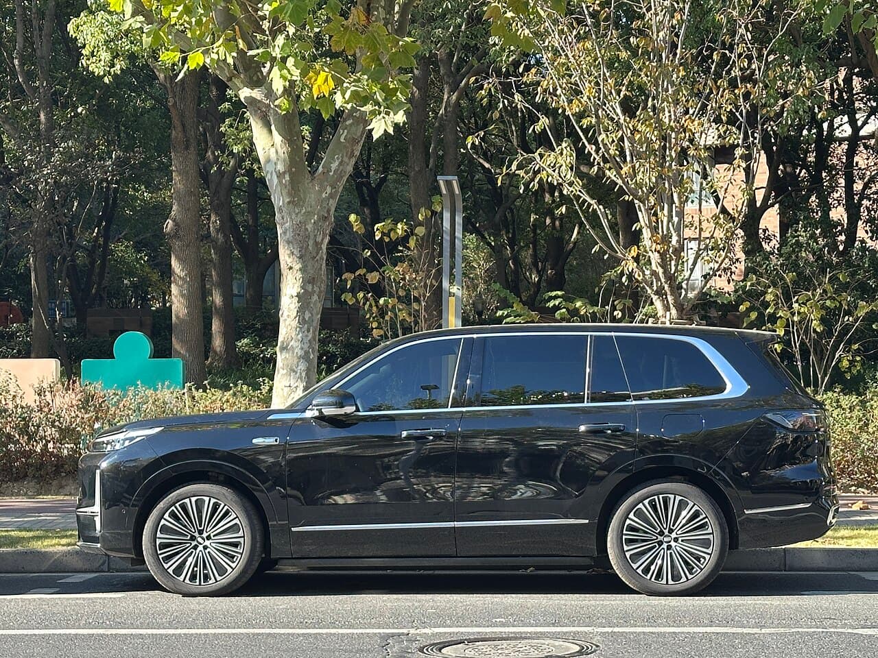 Geely Galaxy M9 (Geely M9) الجانب