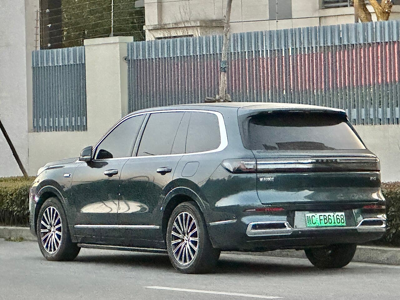Geely Galaxy M9 (Geely M9) الخلف