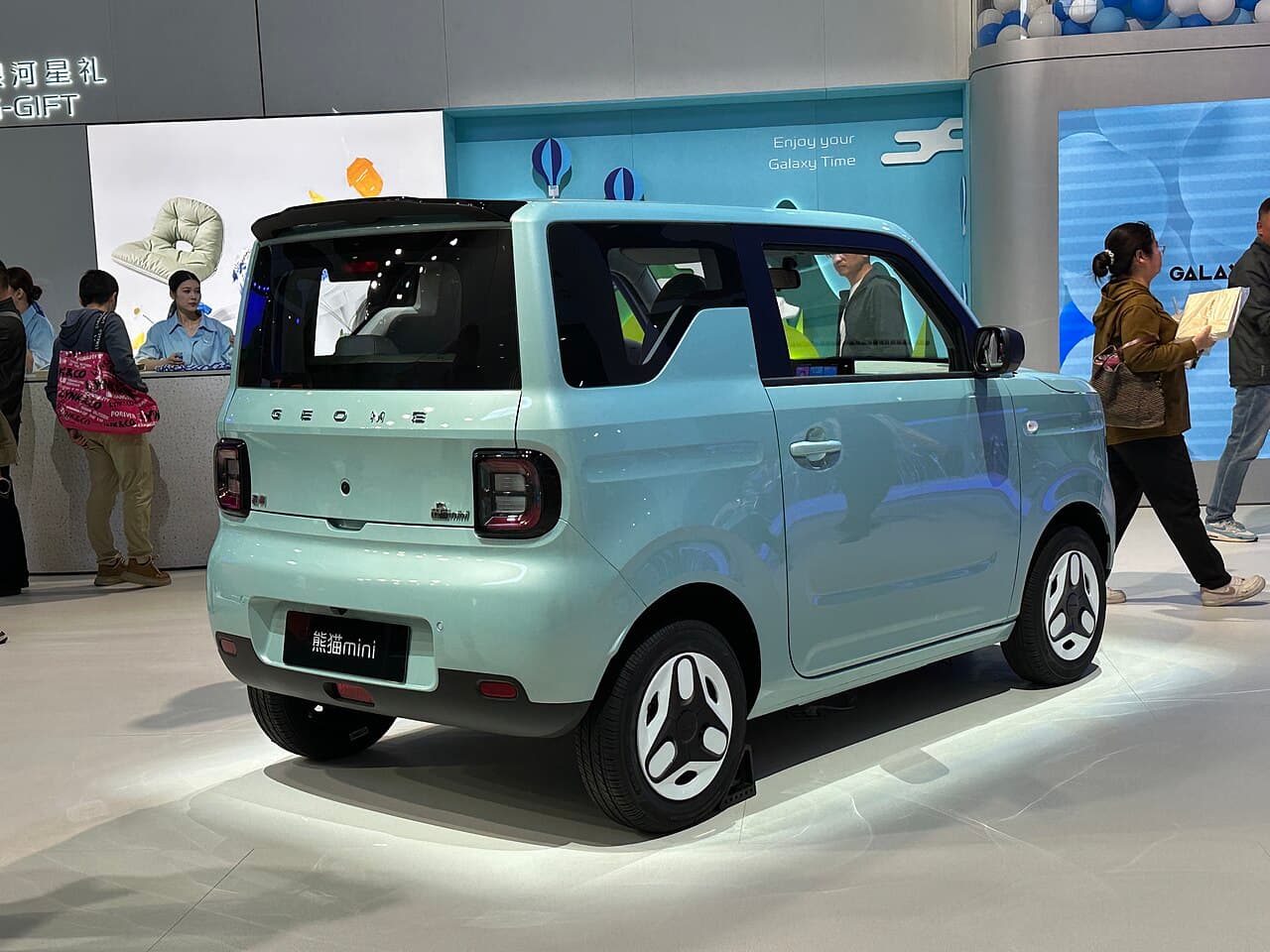 Geely Panda Mini الخلف