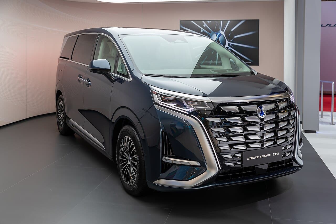Denza D9 Front