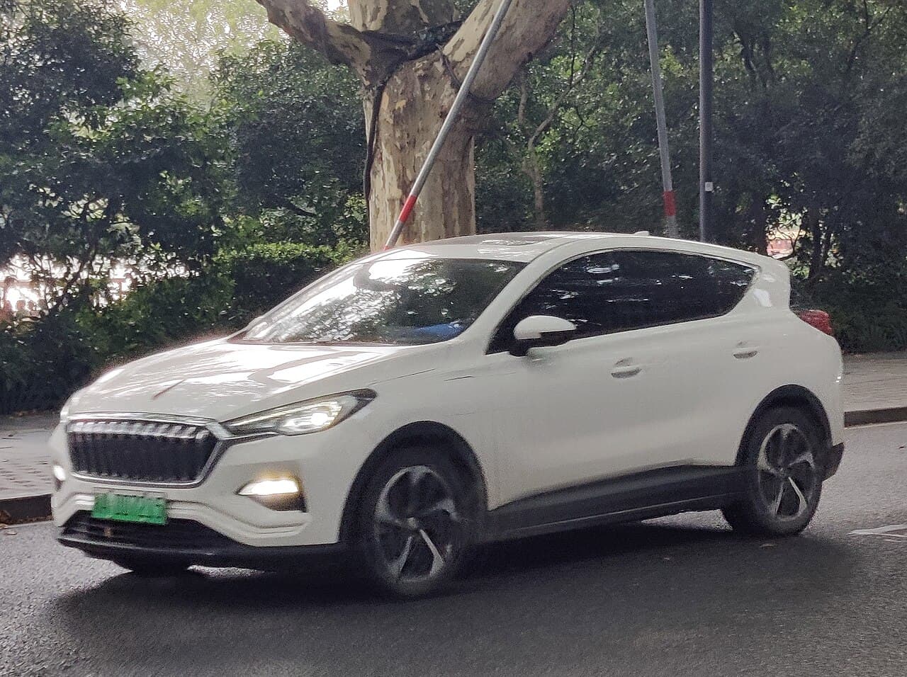 Hongqi E-HS3 Front