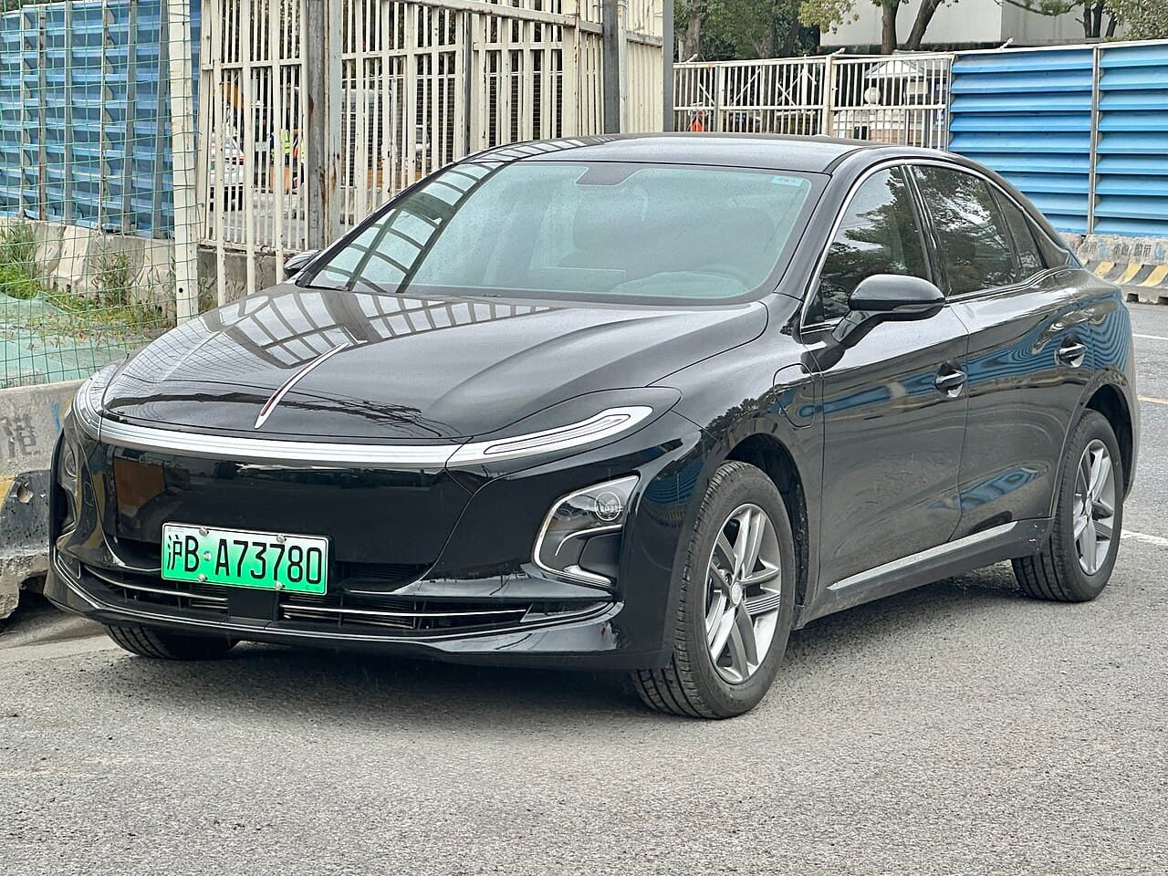 Hongqi E-QM5 Front
