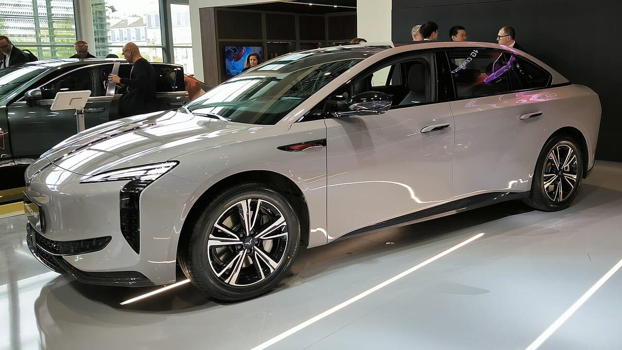 Hongqi EH7 Side