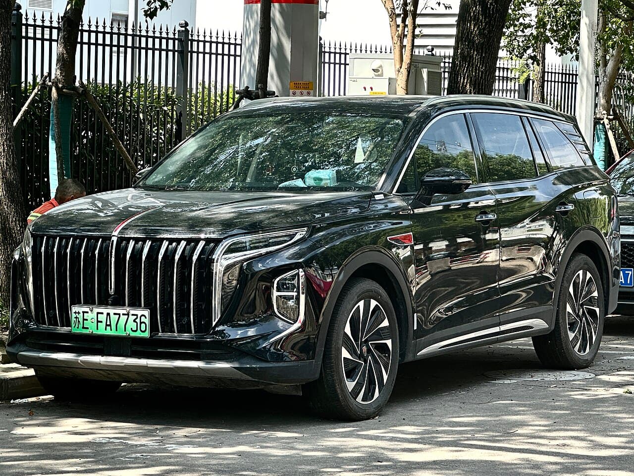 红旗 HS7 前方