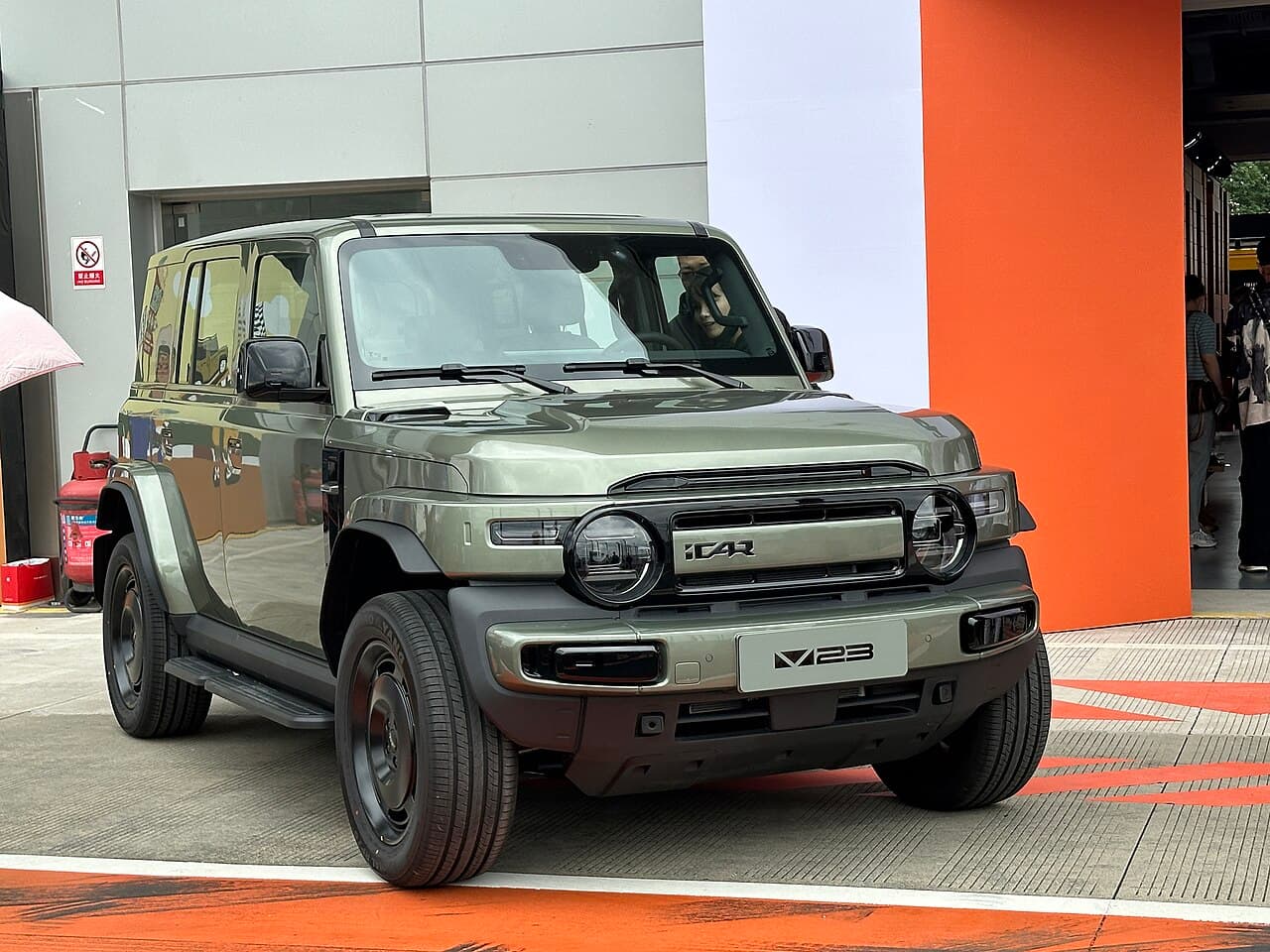 iCAR V23 (iCAUR V23) الأمام