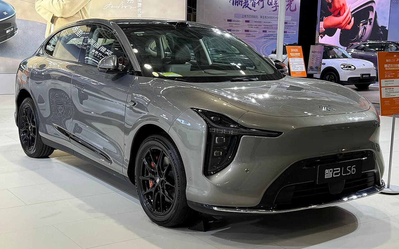 IM LS6 الأمام