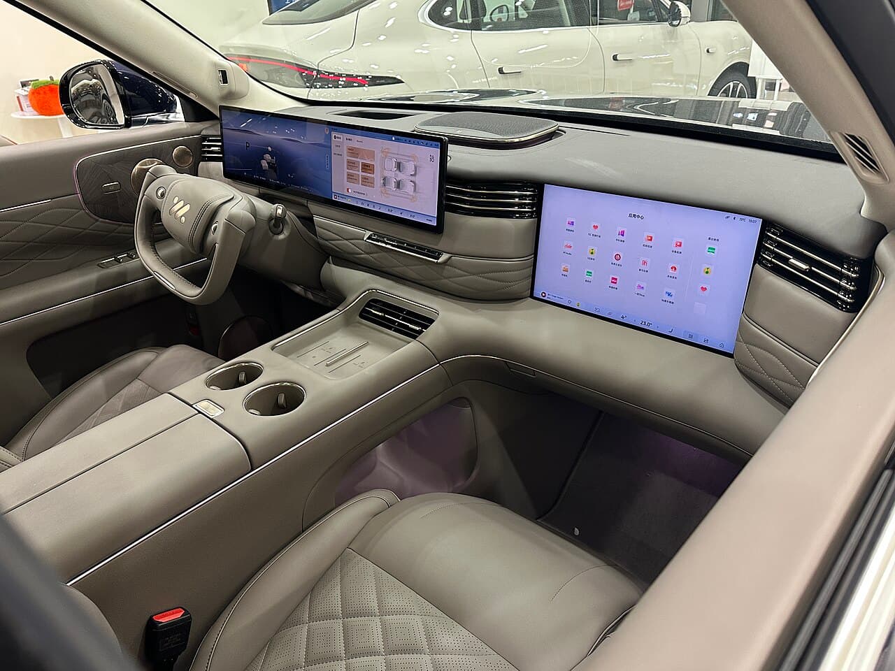 IM LS9 المقصورة الداخلية