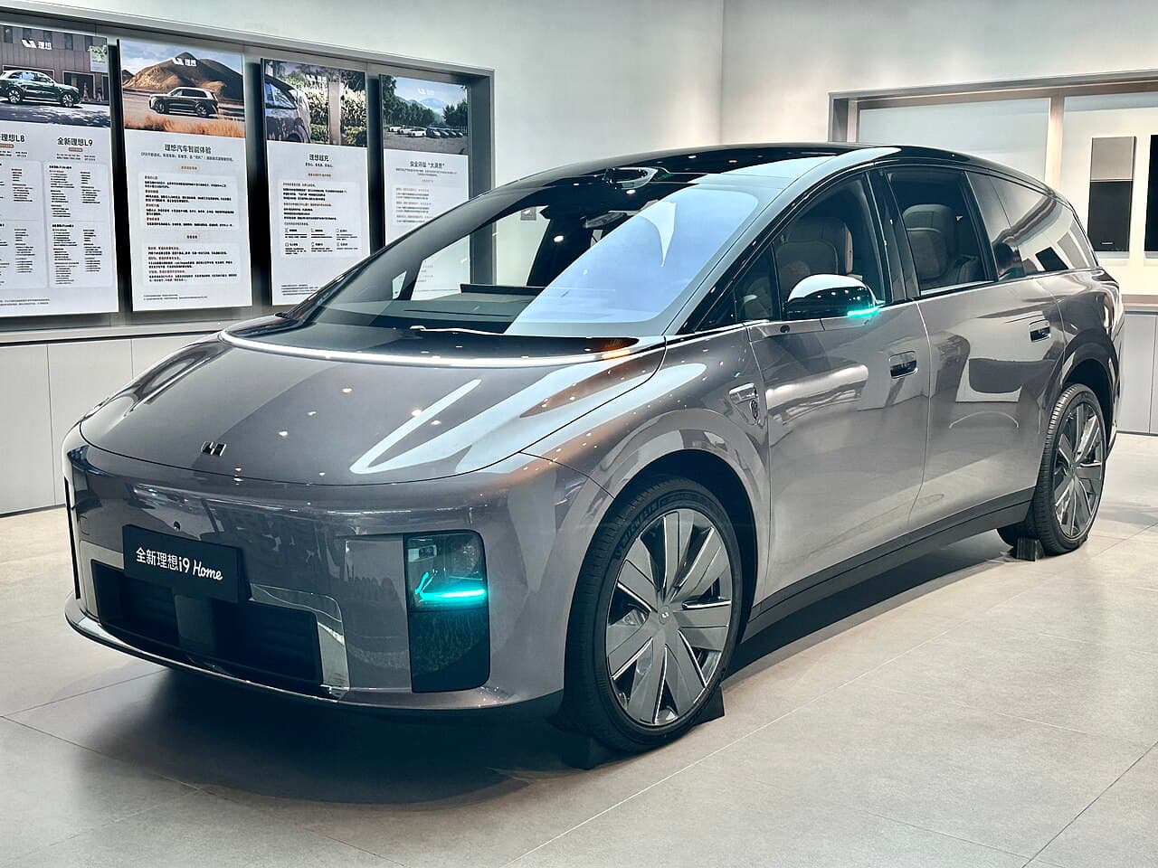 Li Auto i9 الأمام