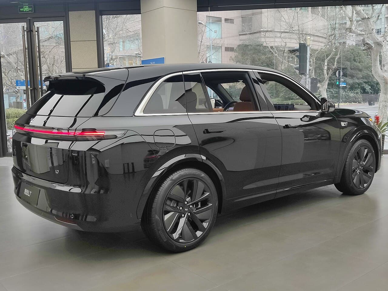Li Auto L7 الخلف