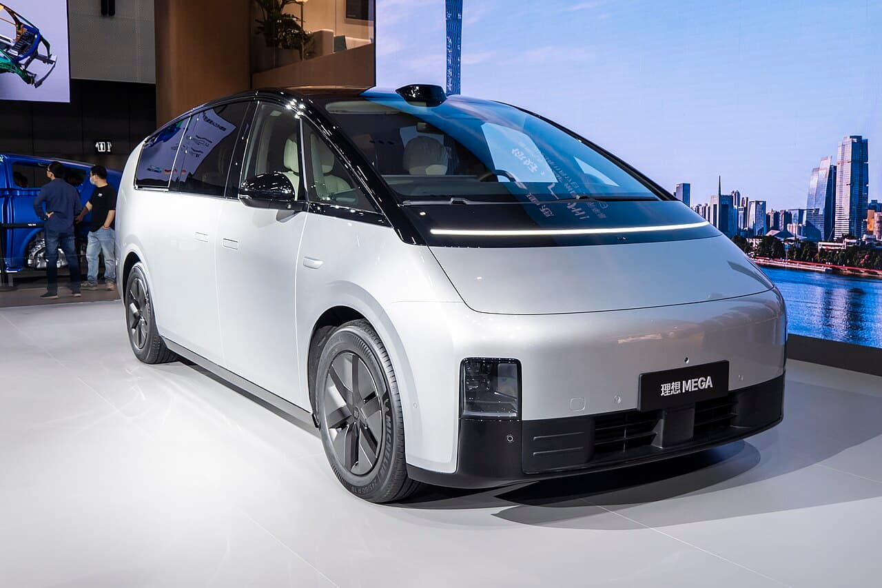 Li Auto MEGA الأمام