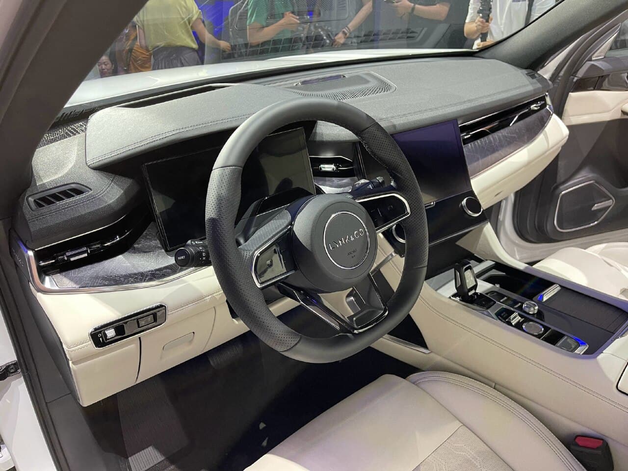 Lynk & Co 09 المقصورة الداخلية