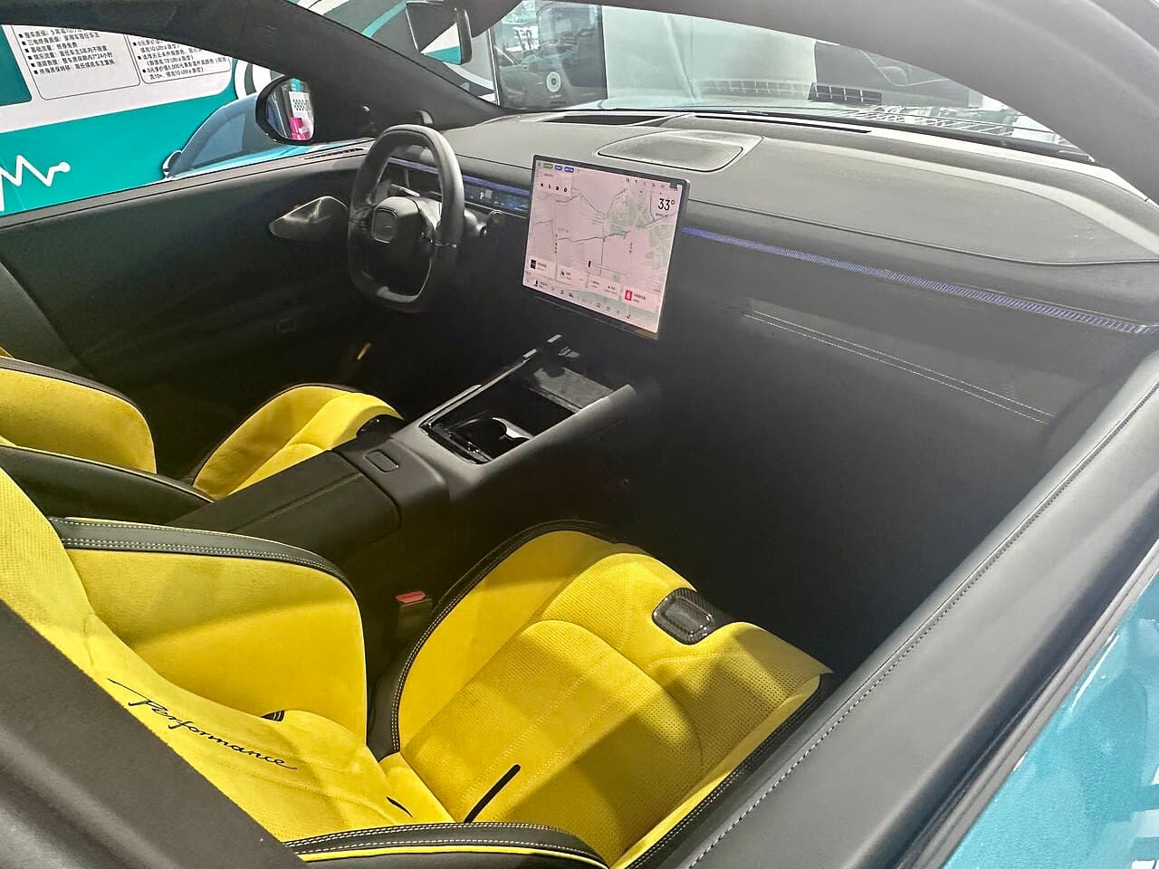 Lynk & Co 10 Interior