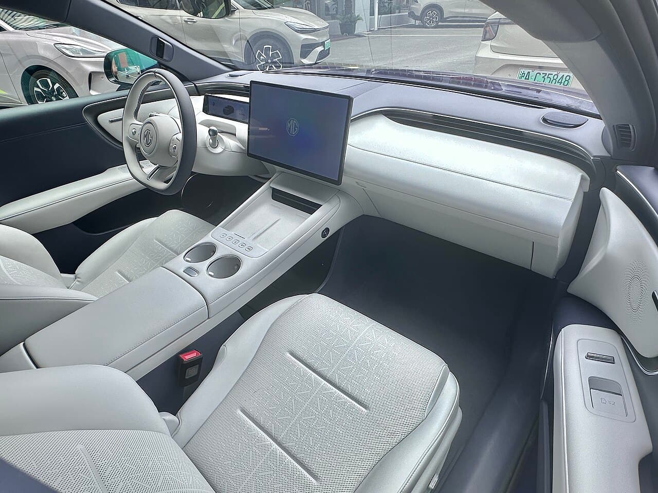 MG 07 Interior