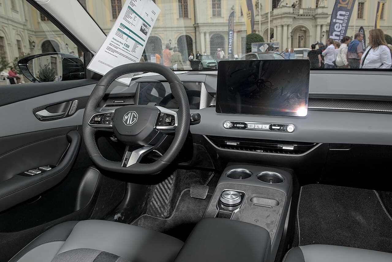 MG S5 EV Салон