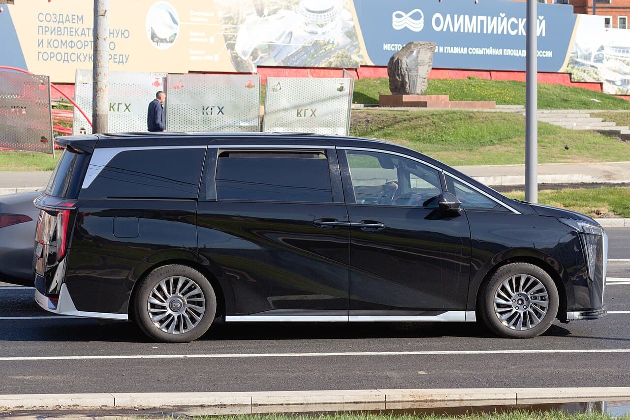 Trumpchi Xiangwang M8 الجانب