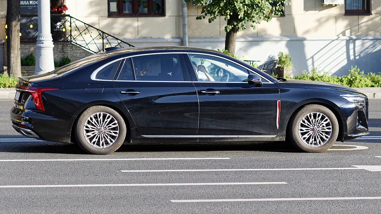 Hongqi H5 Side