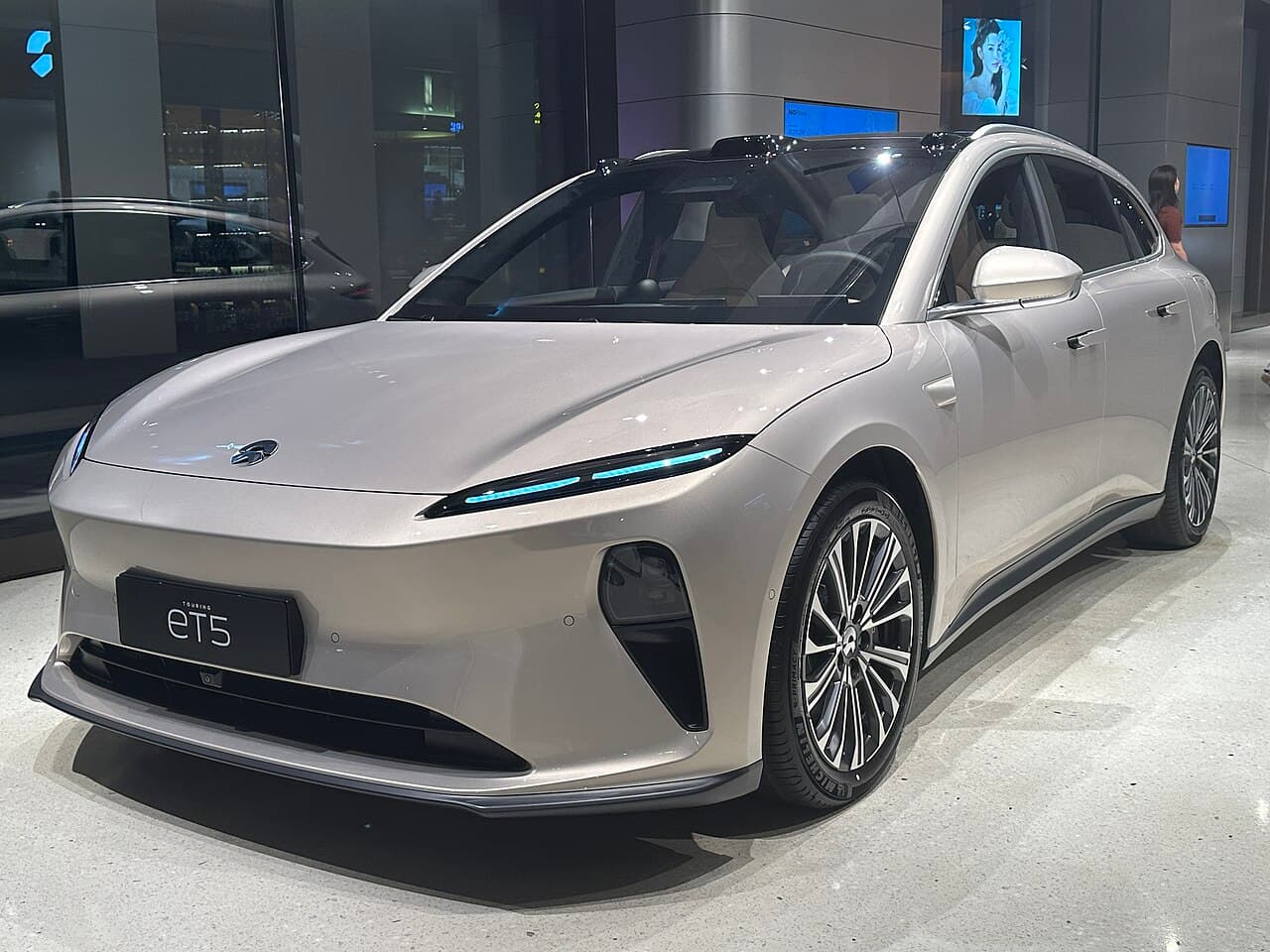 NIO ET5 Touring Front