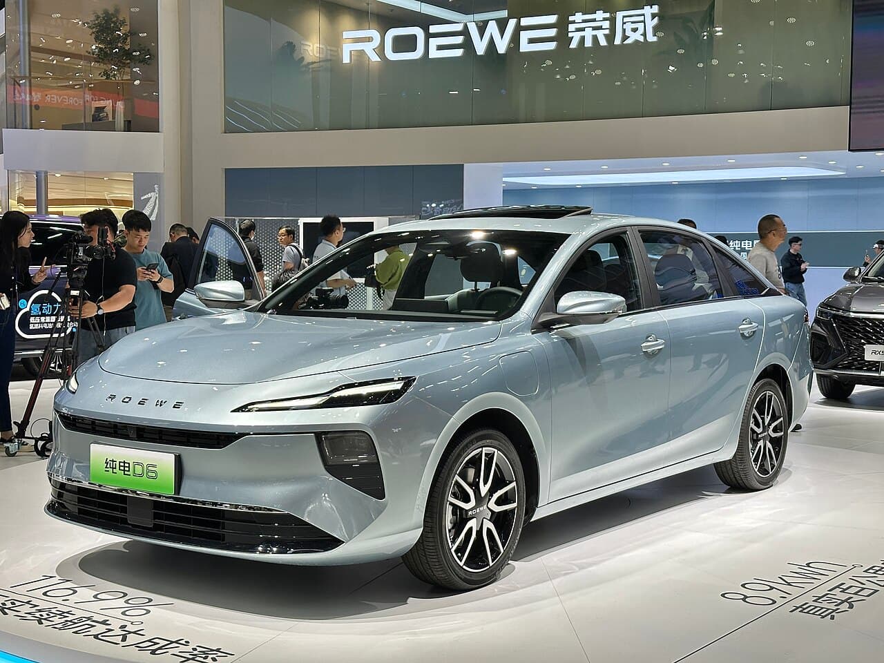Roewe D6 الأمام